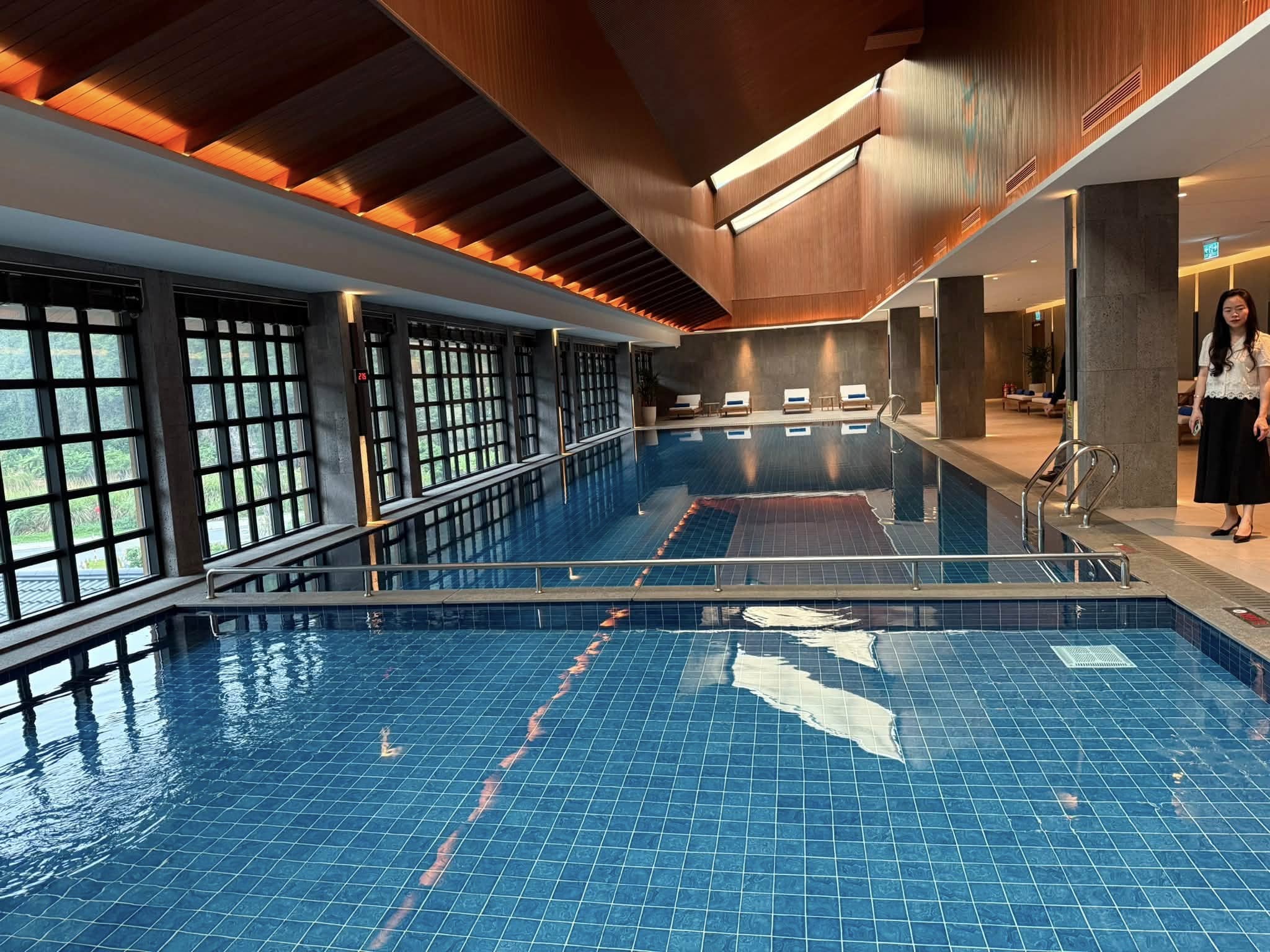 Bể bơi khu nghỉ dưỡng Hilton Onsen Quang Hanh Quảng Ninh